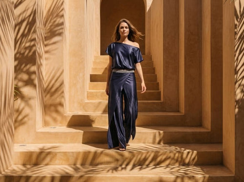 Blusa com abertura nas costas e brilho