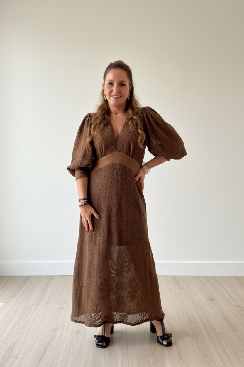 Vestido com manga bufante rendado