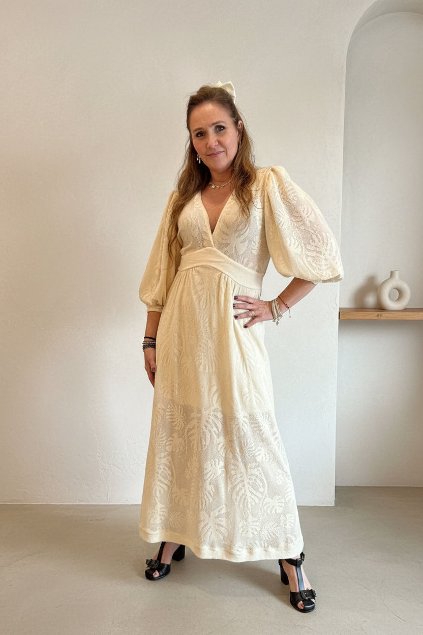 Vestido com manga bufante rendado