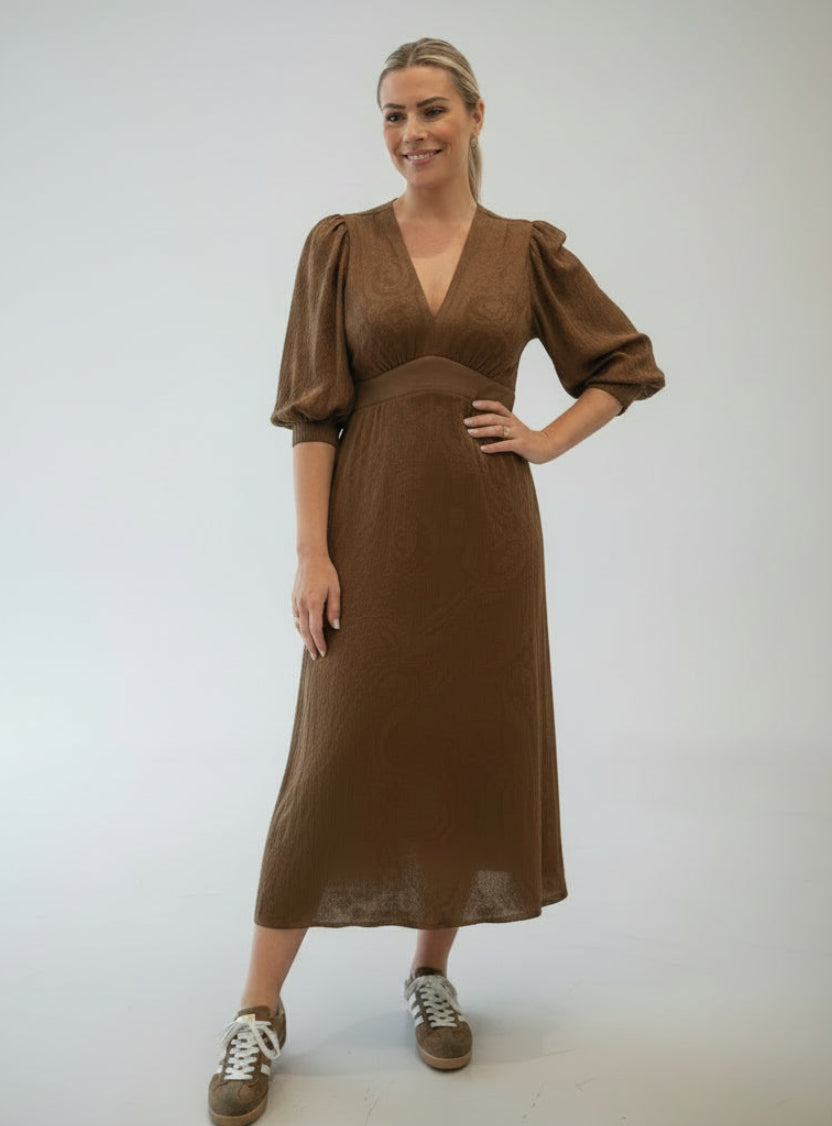 Vestido com manga bufante rendado