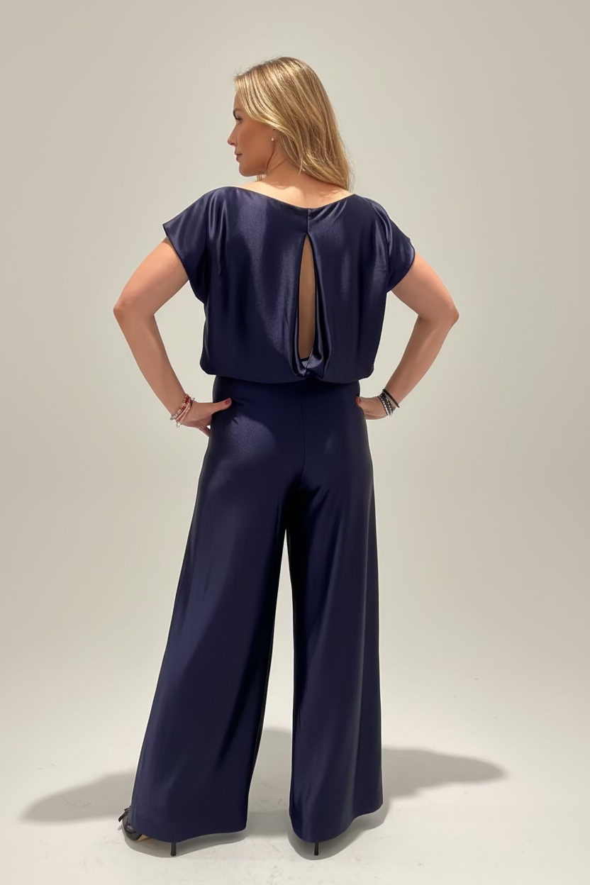 Blusa com abertura nas costas e brilho