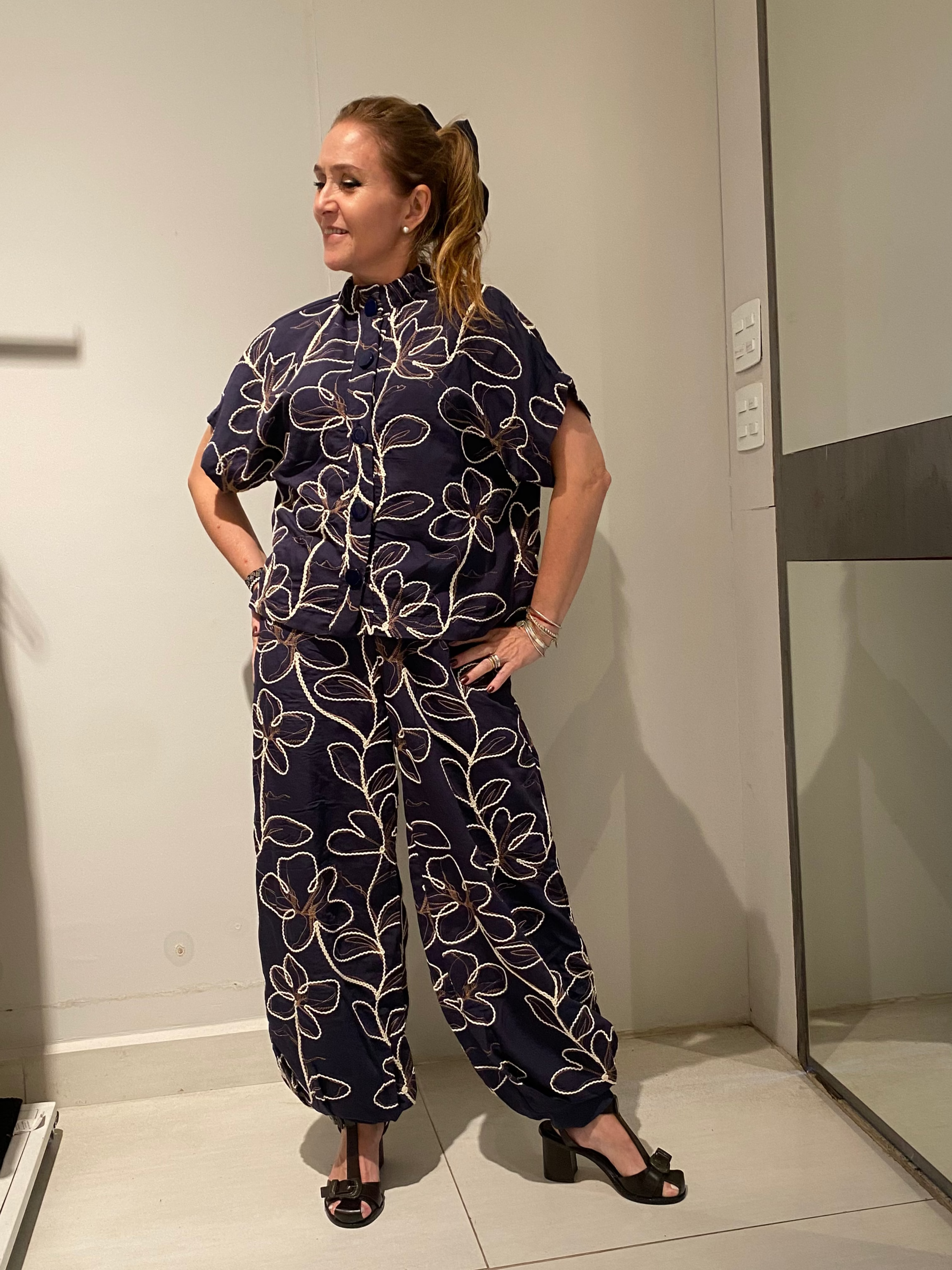 Camisa botões bordada azul