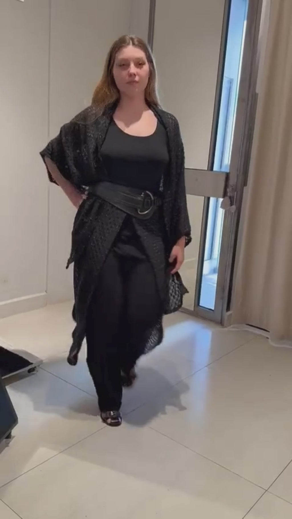 Calça saia em malha de renda com lurex